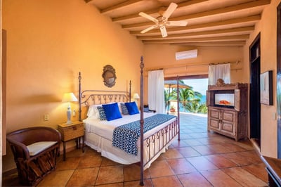 Luxury Villa Photo #35