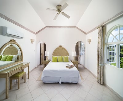 Luxury Villa Photo #9