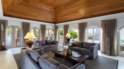 Luxury Villa Photo #37