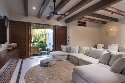 Luxury Villa Photo #16