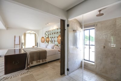 Luxury Villa Photo #30
