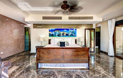 Luxury Villa Photo #21