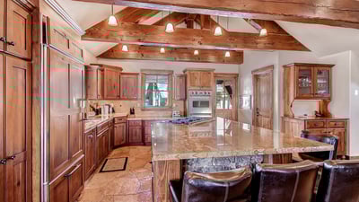 Kitchen with large island