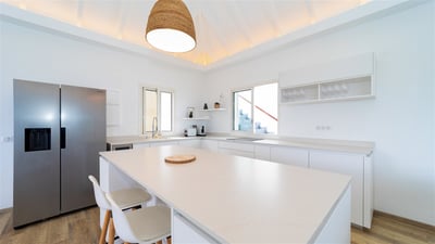 Luxury Villa Photo #18