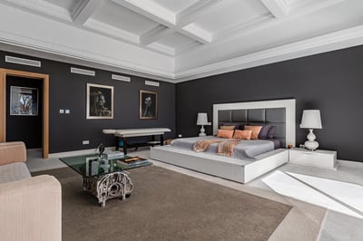 Luxury Villa Photo #25