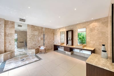 Luxury Villa Photo #24