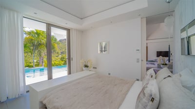 Luxury Villa Photo #36