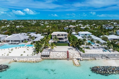 Luxury Villa Photo #40