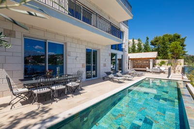 Luxury Villa Photo #6