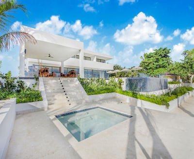 Luxury Villa Photo #6