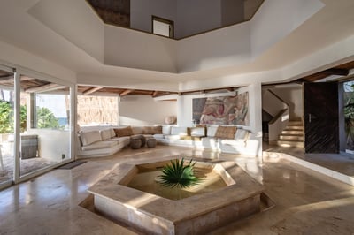 Luxury Villa Photo #10