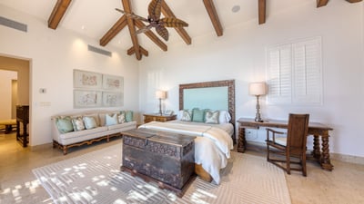 Luxury Villa Photo #38