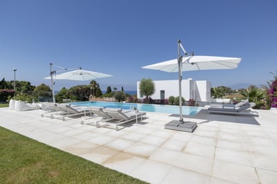 Luxury Villa Photo #3