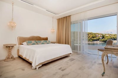 Luxury Villa Photo #25