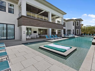 Luxury Villa Photo #3