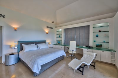 Luxury Villa Photo #29