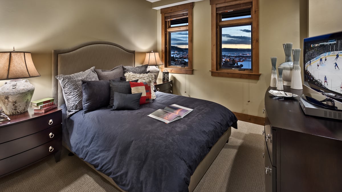 Sleeping Giant Residence