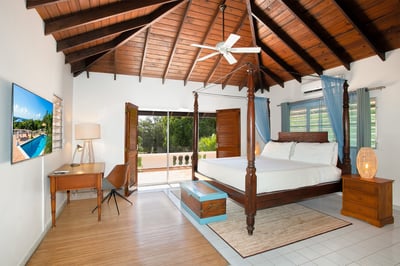 Luxury Villa Photo #30