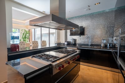 Luxury Villa Photo #18