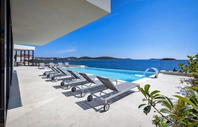 Luxury Villa Photo #9