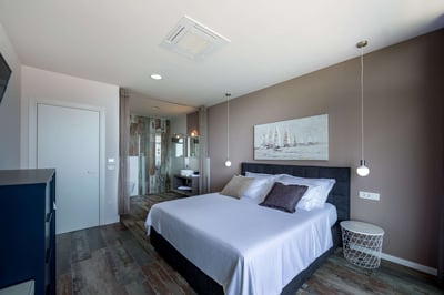 Luxury Villa Photo #26