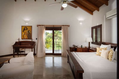 Luxury Villa Photo #14