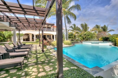 Luxury Villa Photo #6