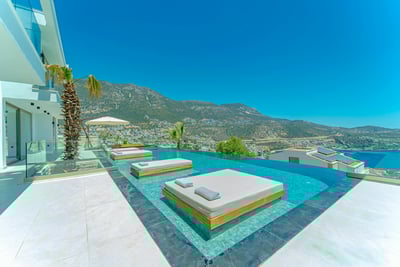 Luxury Villa Photo #8