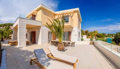 Luxury Villa Photo #4
