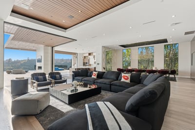 Luxury Villa Photo #18