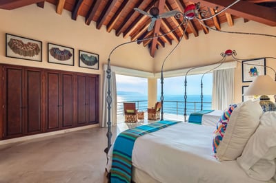 Luxury Villa Photo #27