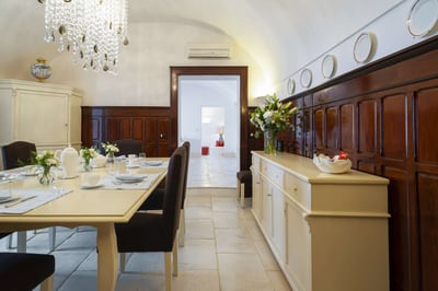 Luxury Villa Photo #38
