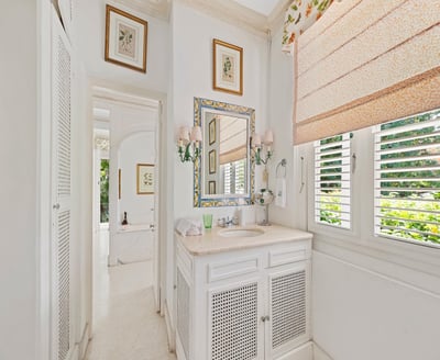 Luxury Villa Photo #23
