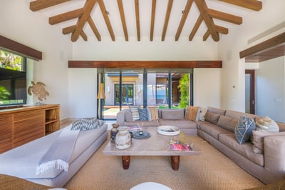 Luxury Villa Photo #38