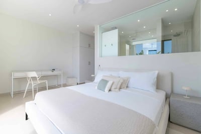 Luxury Villa Photo #36