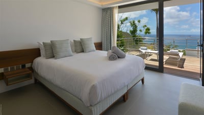 Bedroom 2: On the main level. King size bed (or Twin beds), air conditioning, HD-TV, Apple TV, Dish 