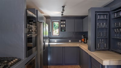 Kitchen & Dining Area