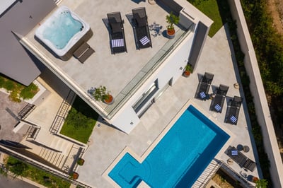 Luxury Villa Photo #4