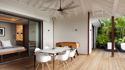 JSA Kitchen & Dining Area: Modern and fully equipped kitchen, breakfast bar with 3 stools, air-condi