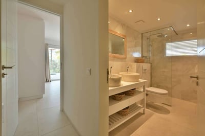Luxury Villa Photo #23
