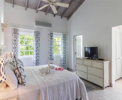 Luxury Villa Photo #15