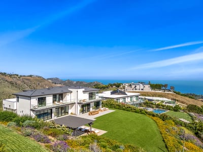 Luxury Villa Photo #4