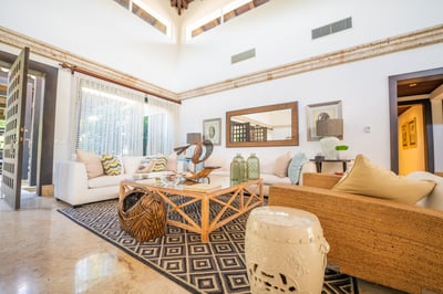 Luxury Villa Photo #24