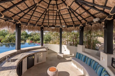 Luxury Villa Photo #6