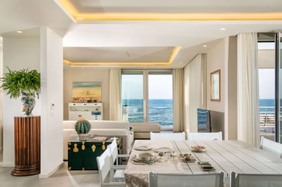 Luxury Villa Photo #18