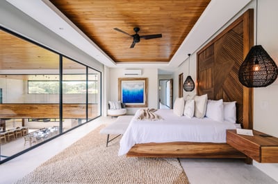Primary Suite 2: King Bed, AC - Level 2