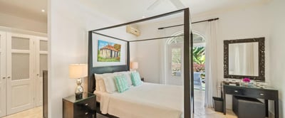 Luxury Villa Photo #25