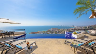 Luxury Villa Photo #7