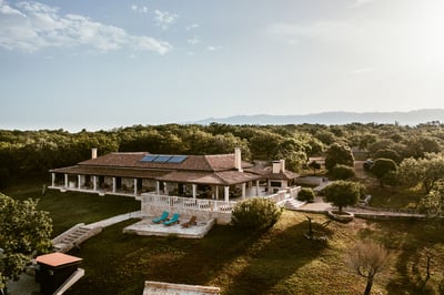 Luxury Villa Photo #7