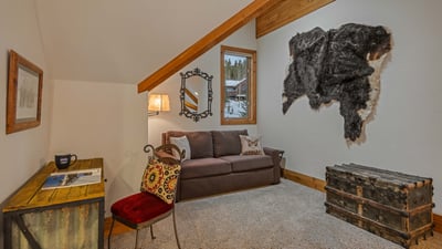 Sitting area with queen sleeper on upper loft level